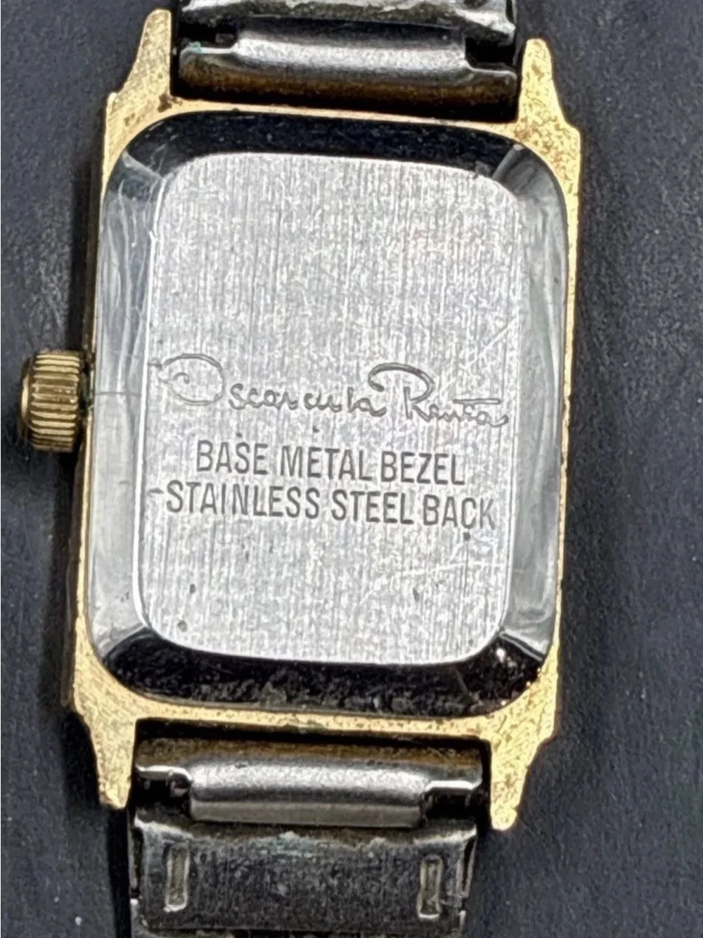 Oscar de la Renta Authenticated Vintage Gold Tone Rectangular Bracelet Watch
